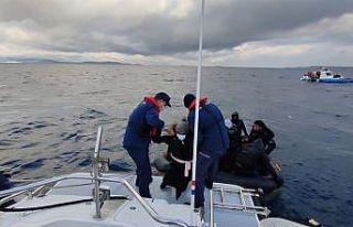 İzmir açıklarında 47 göçmen kurtarıldı