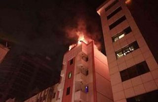İzmir’de 5 katlı otelde yangın paniği, müşteriler...