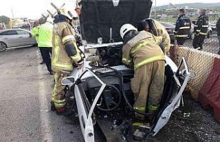 İzmir’de feci kaza: Otomobil ikiye bölündü,...