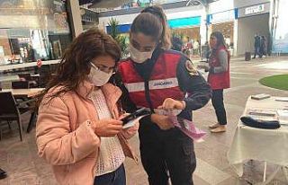 İzmir’de jandarma ekipleri kadınlara KADES uygulamasını...
