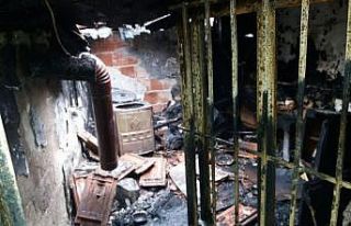 İzmir’de yangında dumandan etkilenen kişi hayatını...