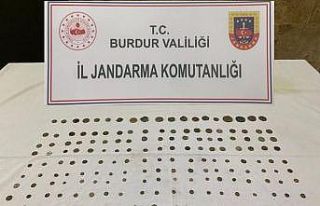 Jandarma durdurduğu araçta 175 parça tarihi eser...