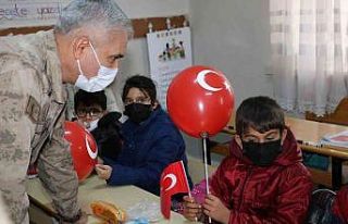 Jandarma ekipleri öğrencilerle bir araya geldi