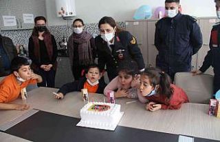 Jandarma ekiplerinden engelli öğrencilere ziyaret