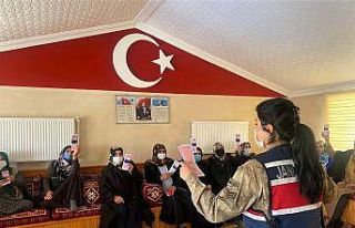 Jandarma ekiplerinden kadınlara narkotik eğitimi