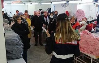 Jandarma işçi kadınlara KADES’i anlattı
