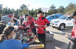 Jandarma, köy okullarını gezerek meslek tanıtımı...
