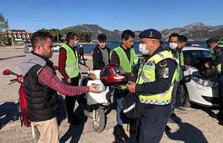 Jandarma Trafik Timleri hem denetim yaptı hem de...
