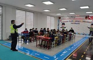 Jandarmadan miniklere trafik eğitimi