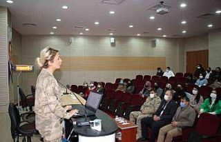 Jandarmadan Üniversite öğrencilerine KADES semineri