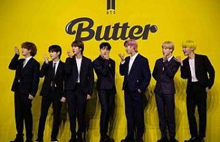 K-pop grubu BTS’nin iki üyesi daha Covid-19’a...