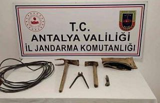 Kablo çalan şahsın üzerinde 5 gram kristal uyuşturucu...