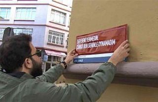 Kadıköy’de genç grafiker sanatını tabelalara...