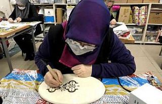 Kadınlar hem öğreniyor, hem de para kazanıyorlar