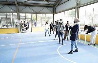 Kağıt uçaklar yarıştı