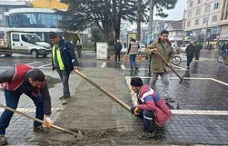 Kaldırımlar düzenleniyor