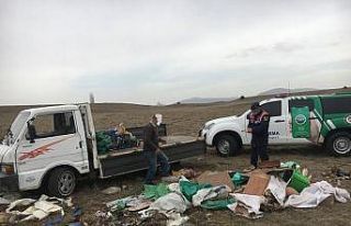 Kamu arazisinde evsel atık atarken jandarmaya yakalandı