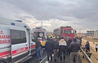 Kamyon ile otomobil çarpıştı: 6 yaralı