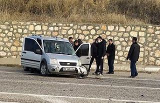 Kamyonet ile yolcu minibüsü çarpıştı: 1 yaralı