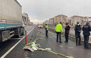 Kamyonun çarptığı kadın hayatını kaybetti
