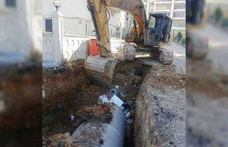 Kanalizasyon kazısında toprak kaydı: 1 işçi yaralandı