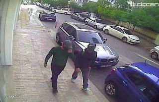 Kapı kilit göbeklerini kırarak hırsızlık yapanlar...