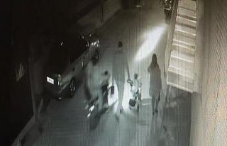 Kapkaç anı güvenlik kamerasında