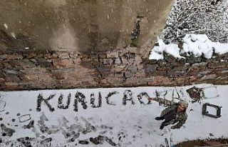 Kar, çiftçi ve çocukları sevindirdi