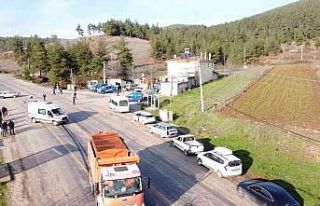 Kar küreme makinesi otomobili bıçak gibi kesti:...