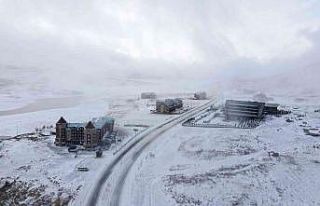 Kar yağışının devam ettiği Erciyes’te kar...