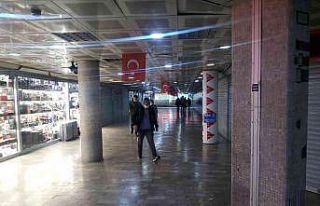 Karaköy Yeraltı Çarşısı’nda Türk bayrağına...