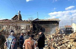 Karaman’da çıkan yangında ev ve traktör yandı