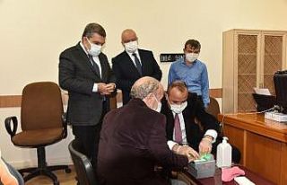 Karaman’da huzurevi sakinleri yeni kimlik kartlarına...