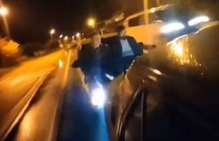 Karayolunda yakıtı biten araca ölümüne destek...