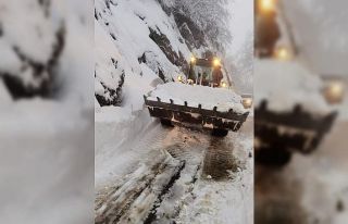 Karda mahsur kalan 3 GSM operatörü personeli kurtarıldı