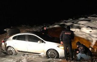 Kardan kapanan yolda mahsur kalan yabancı uyruklu...