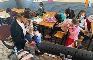 Kardelen öğretmen yürekleri ısıttı