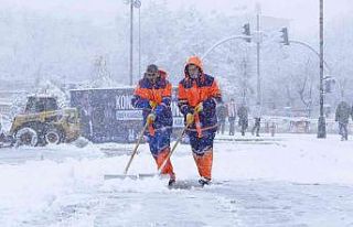 Karın başkenti Erzurum’da ekipler seferber oldu