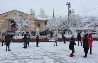 Karlıova beyaza büründü, karın tadını çocuklar...
