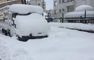 Karlıova’da araçlar kara gömüldü