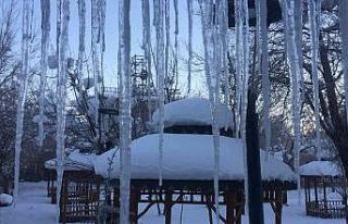 Karlıova’da buz sarkıtları oluştu, çeşmeler...