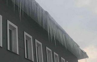 Karlıova’da kar yağışı durdu, hava sıcaklığı...