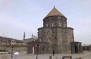 Kars Kalesi ve Kümbet Cami yoğun ilgi görüyor