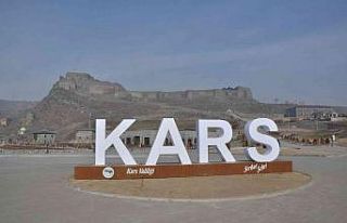 Kars Vadisi yerli ve yabancı turistleri tarihi noktada...