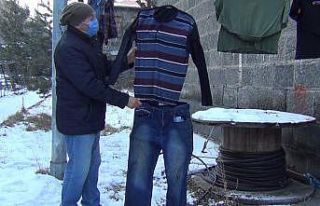 Kars’ta soğuktan çamaşırlar dondu