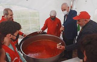 Kaymakam Aksoy, afet bölgesindeki Kızılay çadırını...