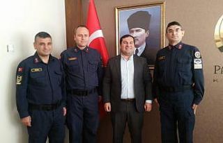 Kaymakam Altay, ilçede görev yapan uzman jandarmaları...