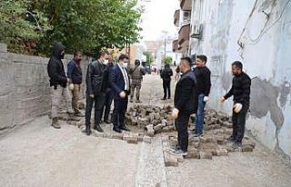 Kaymakam Tunç, Nur Mahallesinde parke taşı çalışmalarını...
