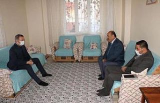 Kaymakam Yelek şehidin annesinin taziyesine katıldı