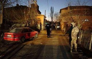 Kayseri’de 300 polisle 20 adrese şafak operasyonu:...